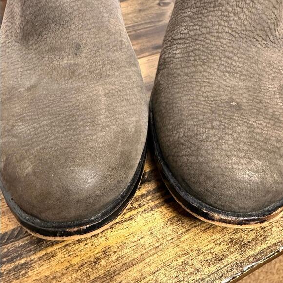 Vince Camuto Women’s Cici Gray Pebbled Leather Ankle Boots Size 9 Neutral Chic - Picture 11 of 12